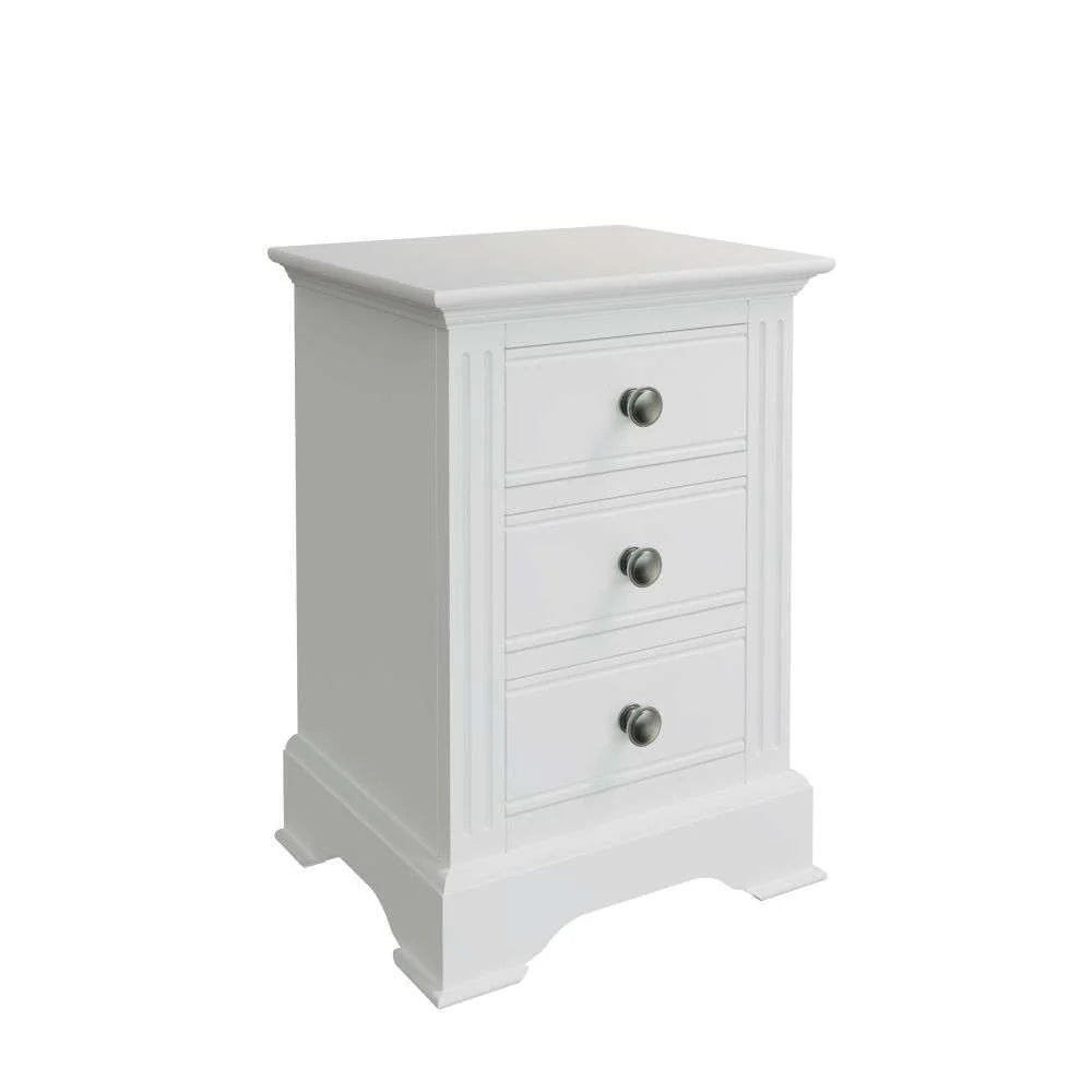 This bedside cabinet brings simple sophistication to any bedroom space. With its clean lines and beautiful details, it’s the perfect furniture for an elegant bedroom.